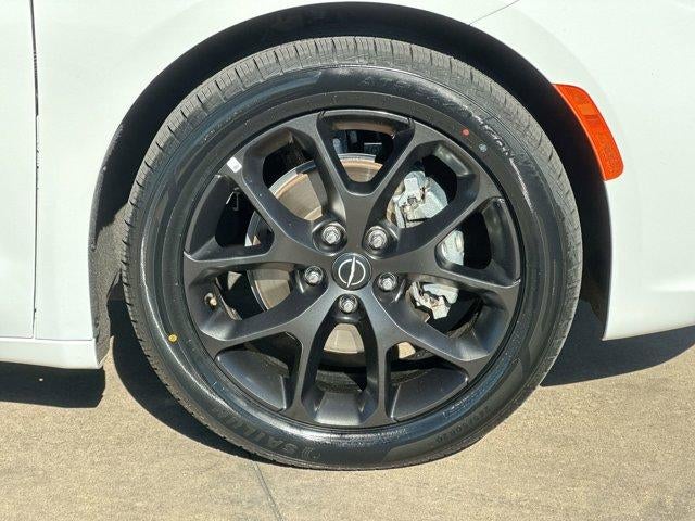 2025 Chrysler Pacifica Limited FWD