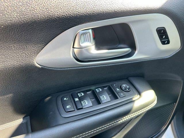 2025 Chrysler Pacifica Limited FWD