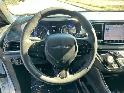 2025 Chrysler Pacifica Limited FWD