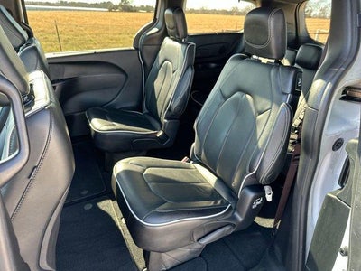 2025 Chrysler Pacifica Limited FWD