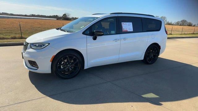 2025 Chrysler Pacifica Limited FWD