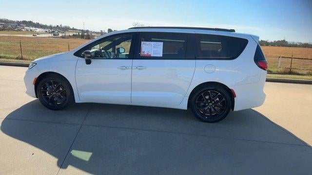 2025 Chrysler Pacifica Limited FWD