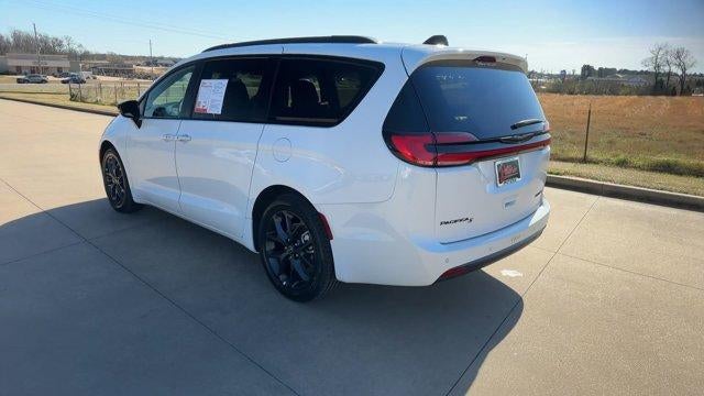 2025 Chrysler Pacifica Limited FWD