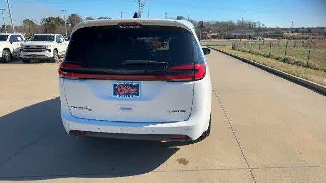 2025 Chrysler Pacifica Limited FWD