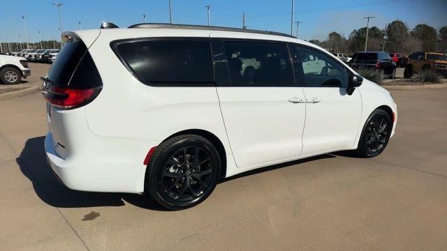 2025 Chrysler Pacifica Limited FWD