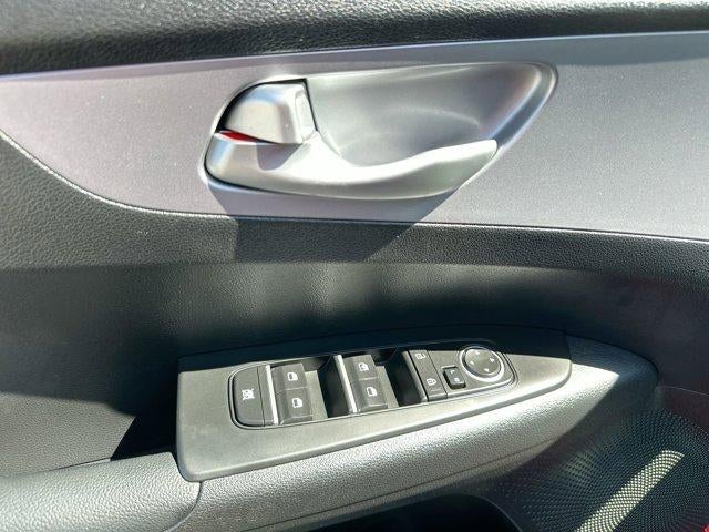 2024 Kia Forte LXS IVT