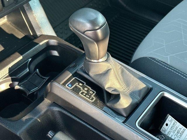 2022 Toyota Tacoma 4WD 4WD SR Double Cab 5' Bed V6 AT (GS)