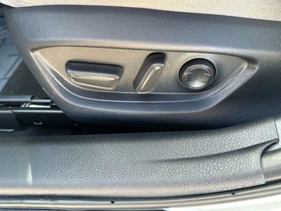 2025 Toyota Camry SE (SE)