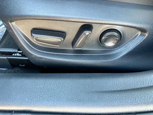 2025 Toyota Camry SE (SE)