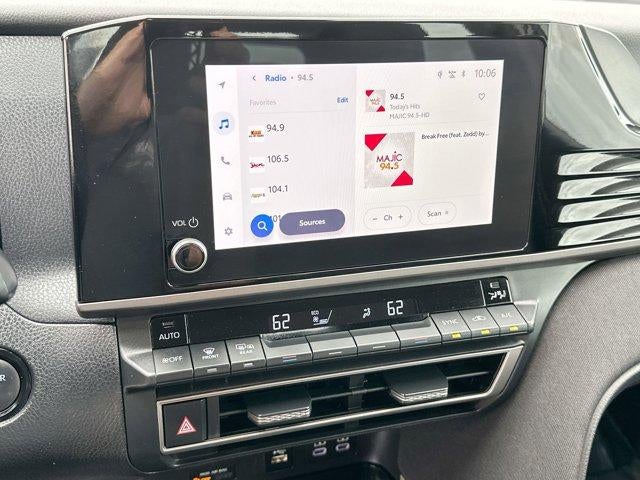 2025 Toyota Camry LE (SE)