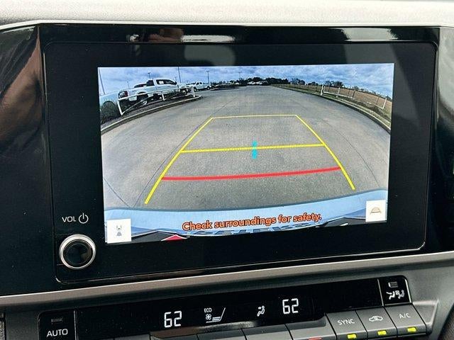 2025 Toyota Camry LE (SE)