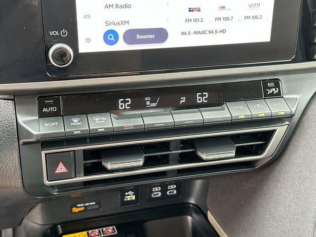 2025 Toyota Camry LE (SE)