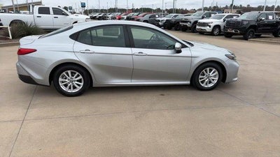 2025 Toyota Camry LE (SE)