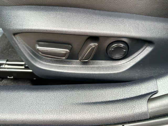 2025 Toyota Camry SE (SE)