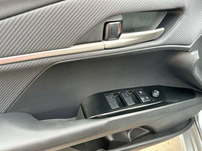 2025 Toyota Camry SE (SE)