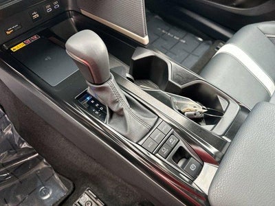 2025 Toyota Camry SE (SE)