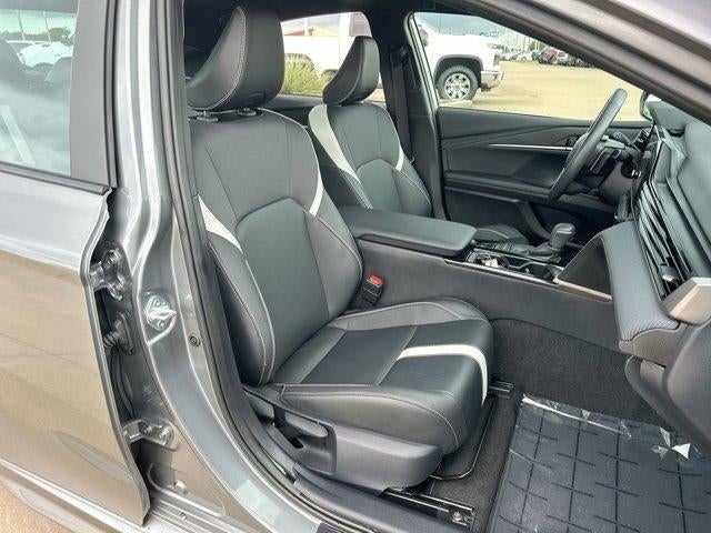 2025 Toyota Camry SE (SE)