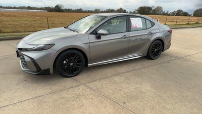 2025 Toyota Camry SE (SE)