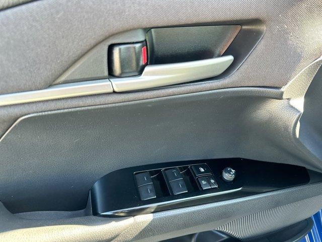 2025 Toyota Camry LE (SE)