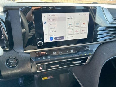 2025 Toyota Camry LE (SE)