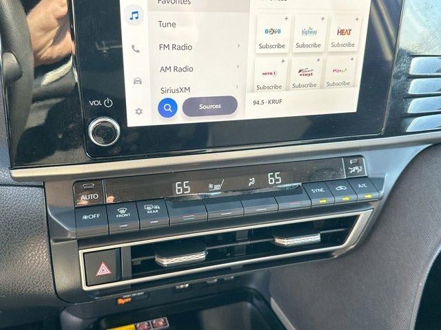 2025 Toyota Camry LE (SE)