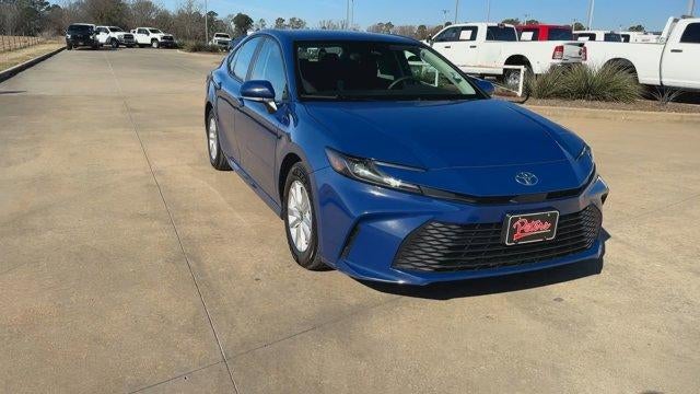 2025 Toyota Camry LE (SE)