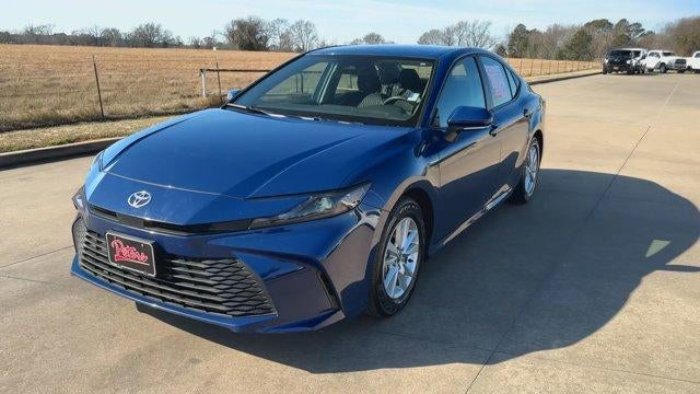 2025 Toyota Camry LE (SE)