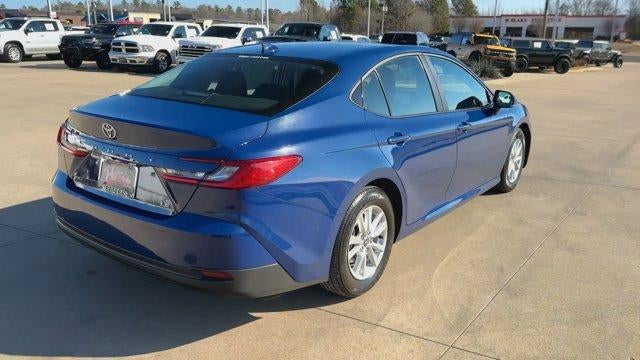 2025 Toyota Camry LE (SE)