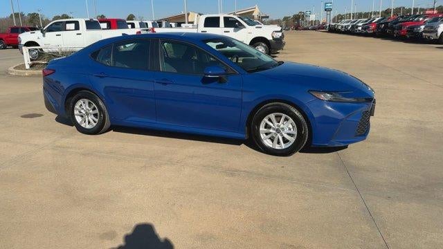 2025 Toyota Camry LE (SE)