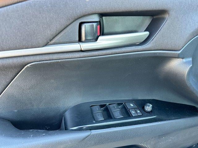 2025 Toyota Camry LE (SE)