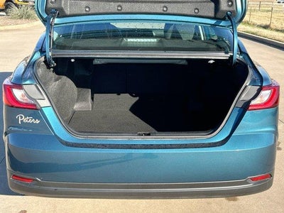 2025 Toyota Camry LE (SE)