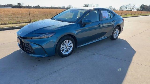 2025 Toyota Camry LE (SE)