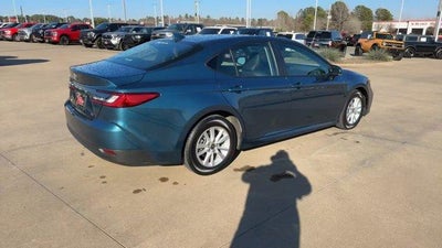 2025 Toyota Camry LE (SE)