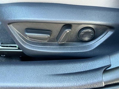 2025 Toyota Camry SE (SE)