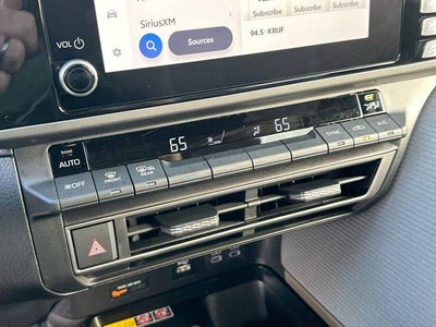 2025 Toyota Camry SE (SE)