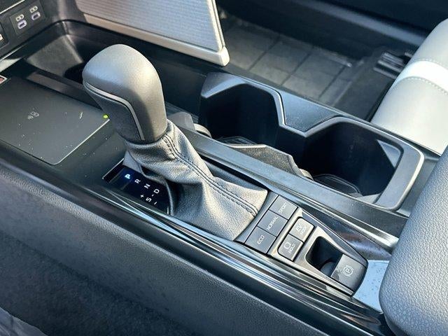 2025 Toyota Camry SE (SE)