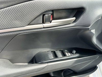 2025 Toyota Camry SE (SE)