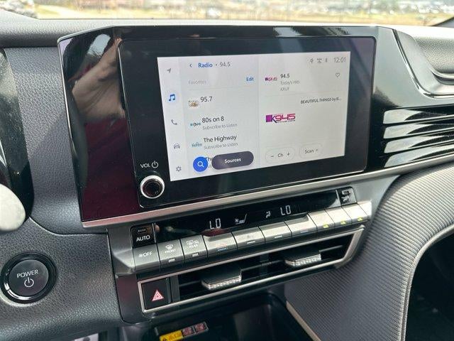 2025 Toyota Camry SE (SE)