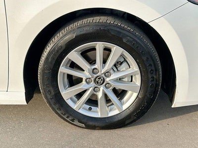 2025 Toyota Camry LE (SE)