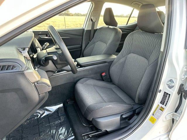 2025 Toyota Camry LE (SE)