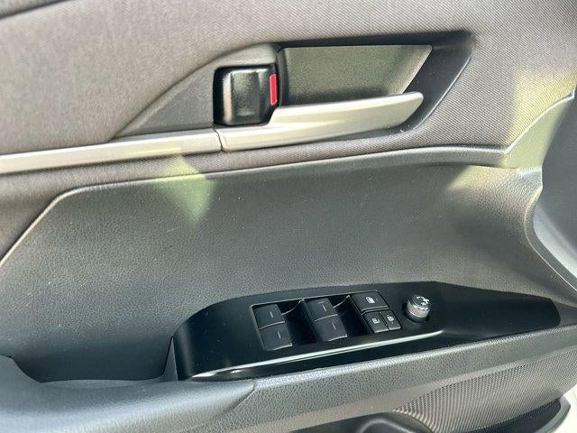 2025 Toyota Camry LE (SE)