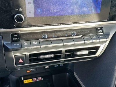 2025 Toyota Camry LE (SE)