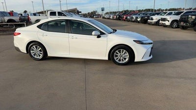2025 Toyota Camry LE (SE)