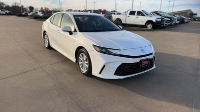 2025 Toyota Camry LE (SE)