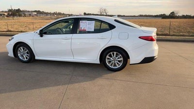2025 Toyota Camry LE (SE)