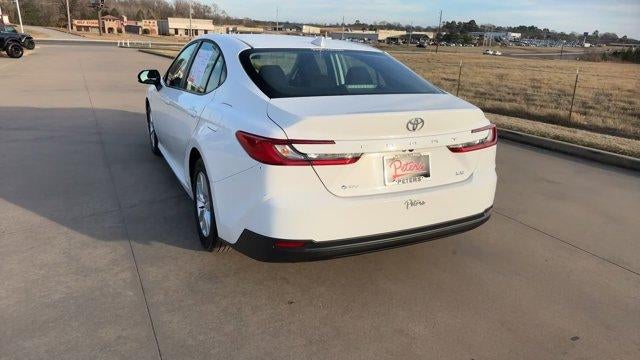 2025 Toyota Camry LE (SE)