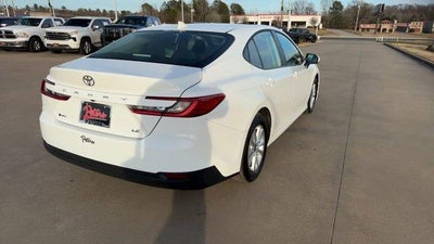 2025 Toyota Camry LE (SE)