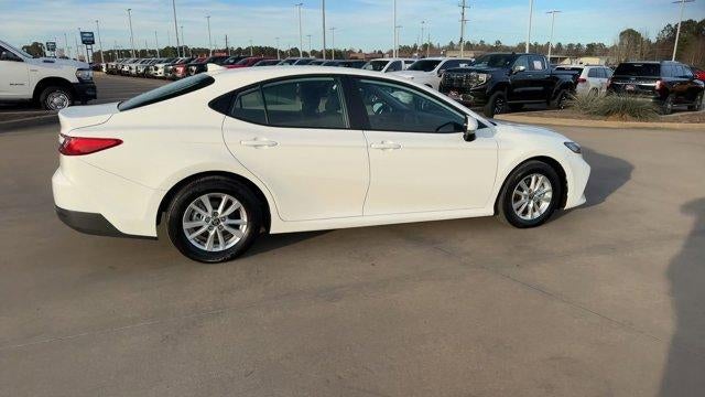 2025 Toyota Camry LE (SE)
