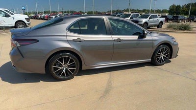 2024 Toyota Camry SE Auto (SE)