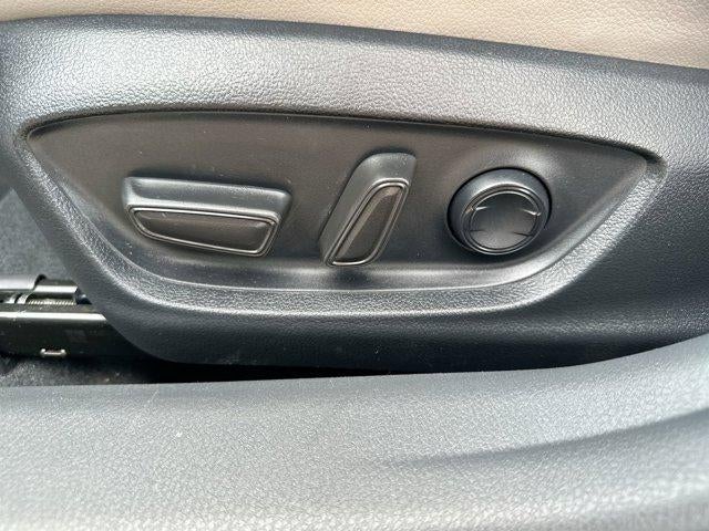 2023 Toyota Camry Hybrid SE CVT (Natl)